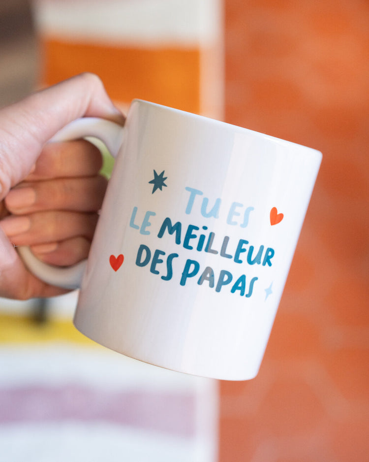 Mug avec inscription 'Tu es le meilleur des papas' en gros plan.