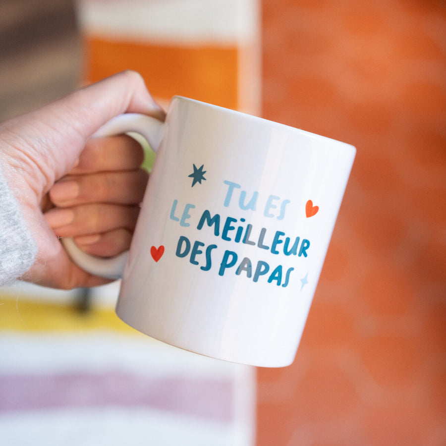 Mug avec inscription 'Tu es le meilleur des papas' en gros plan.