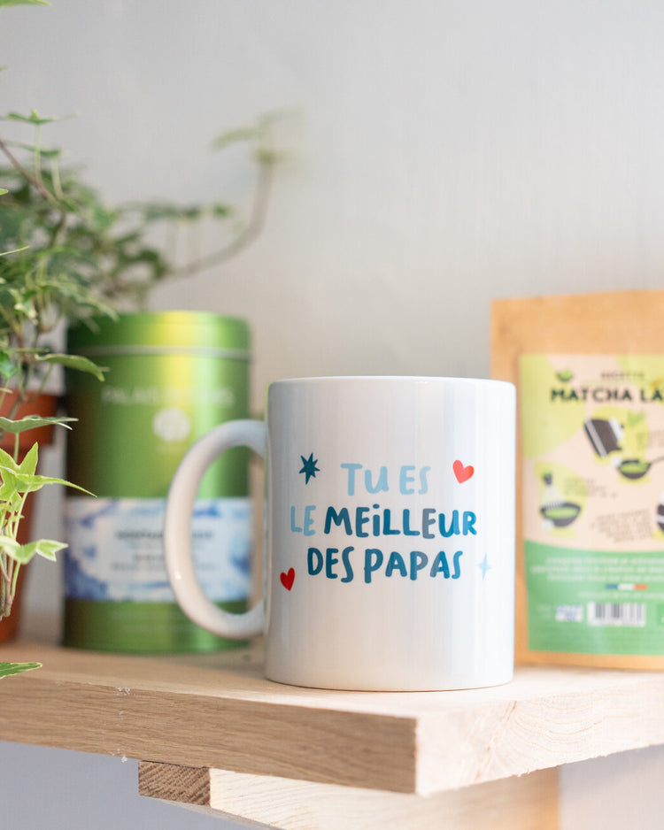 Mug avec inscription 'Tu es le meilleur des papas' en gros plan.