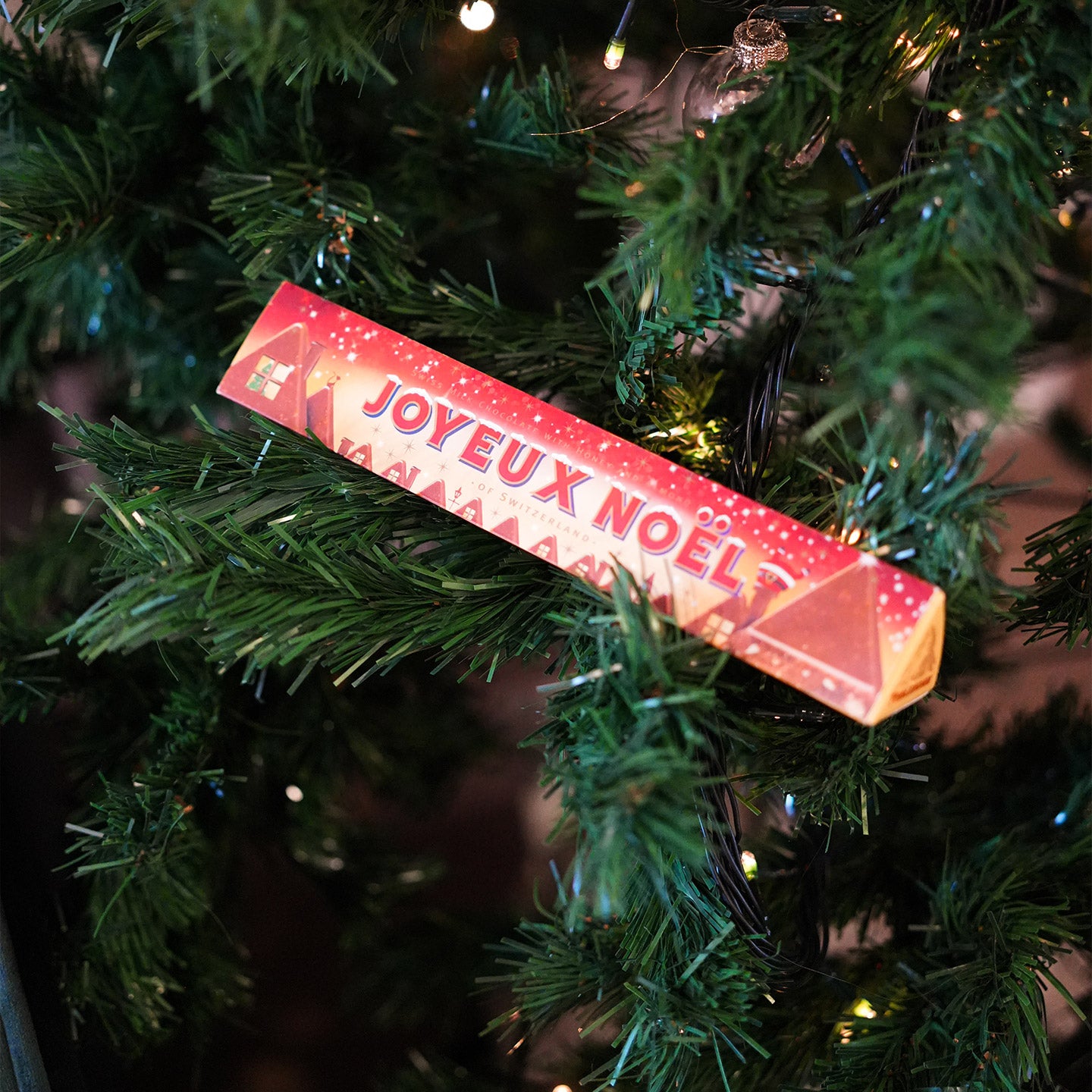 Toblerone Joyeux Noël avec emballage festif et motifs de Noël