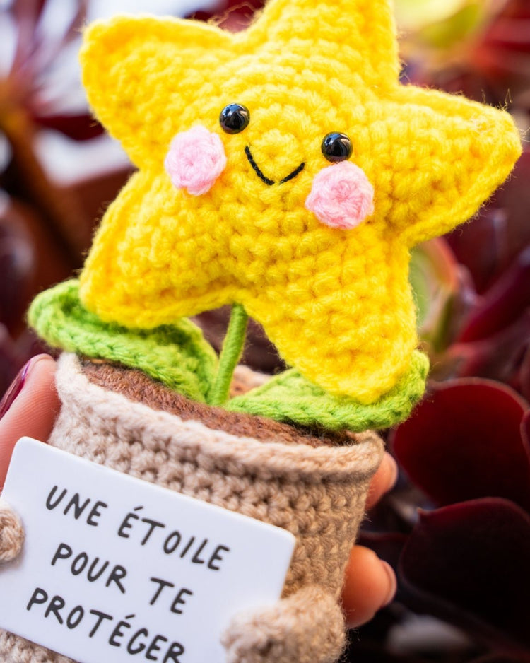 Peluche étoile avec message réconfortant sur fond doux