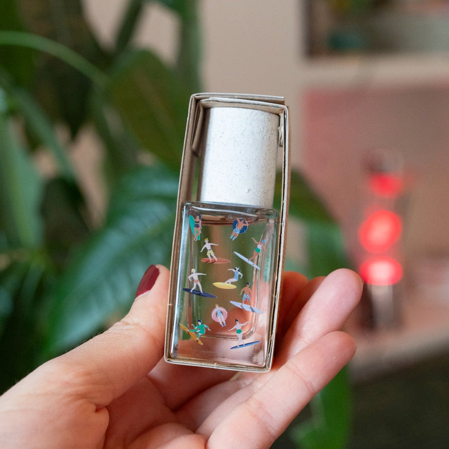 Flacon de parfum Bain de midi avec bouchon doré et étiquette élégante.