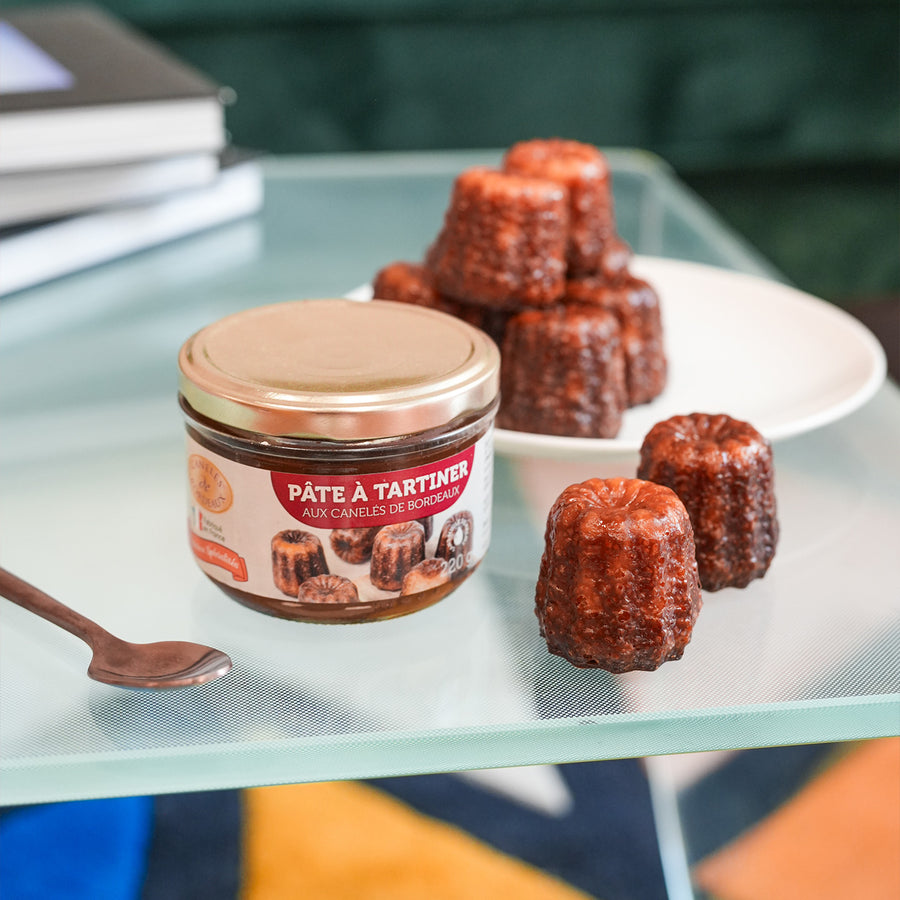 Pâte à tartiner aux canelés avec texture crémeuse et onctueuse.