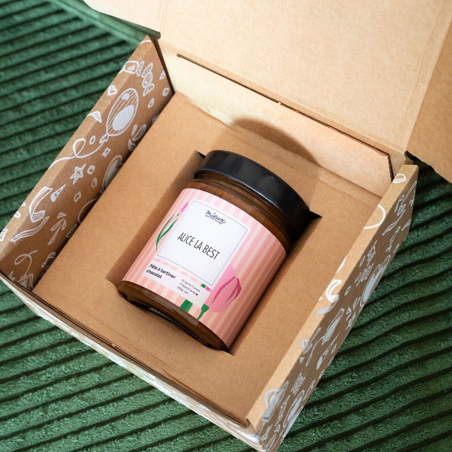 Pâte à tartiner personnalisée en pot avec étiquette colorée