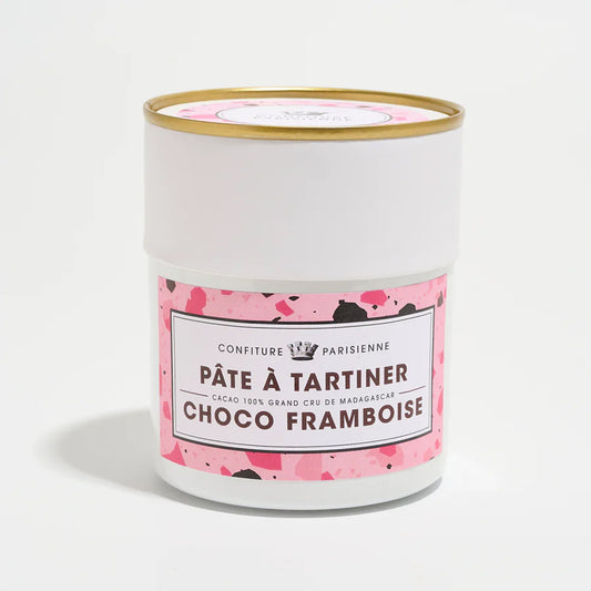 Pâte à tartiner chocolat framboise en pot, vue de dessus.
