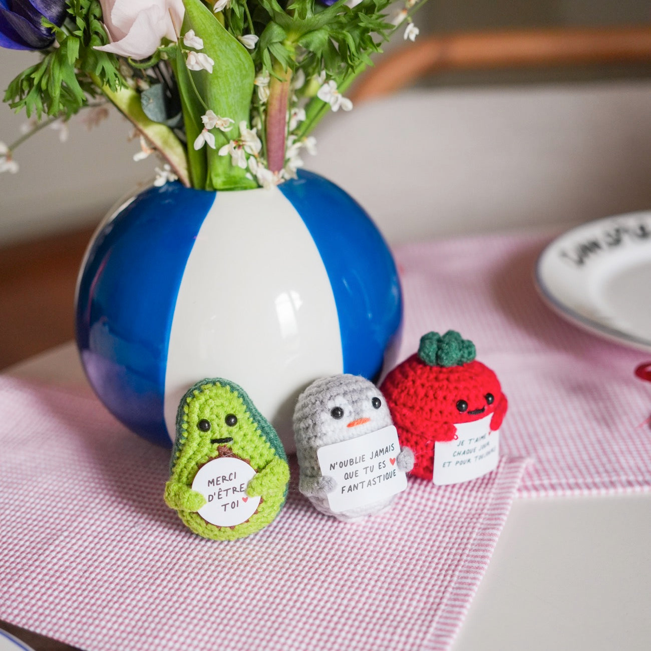 Pancarte en forme d'avocat avec message doux en crochet