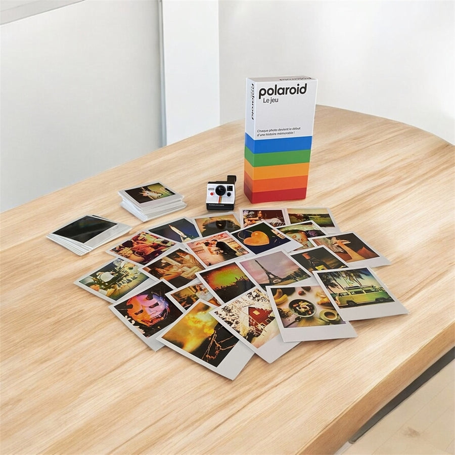 Boîte de Polaroid le jeu avec des illustrations colorées