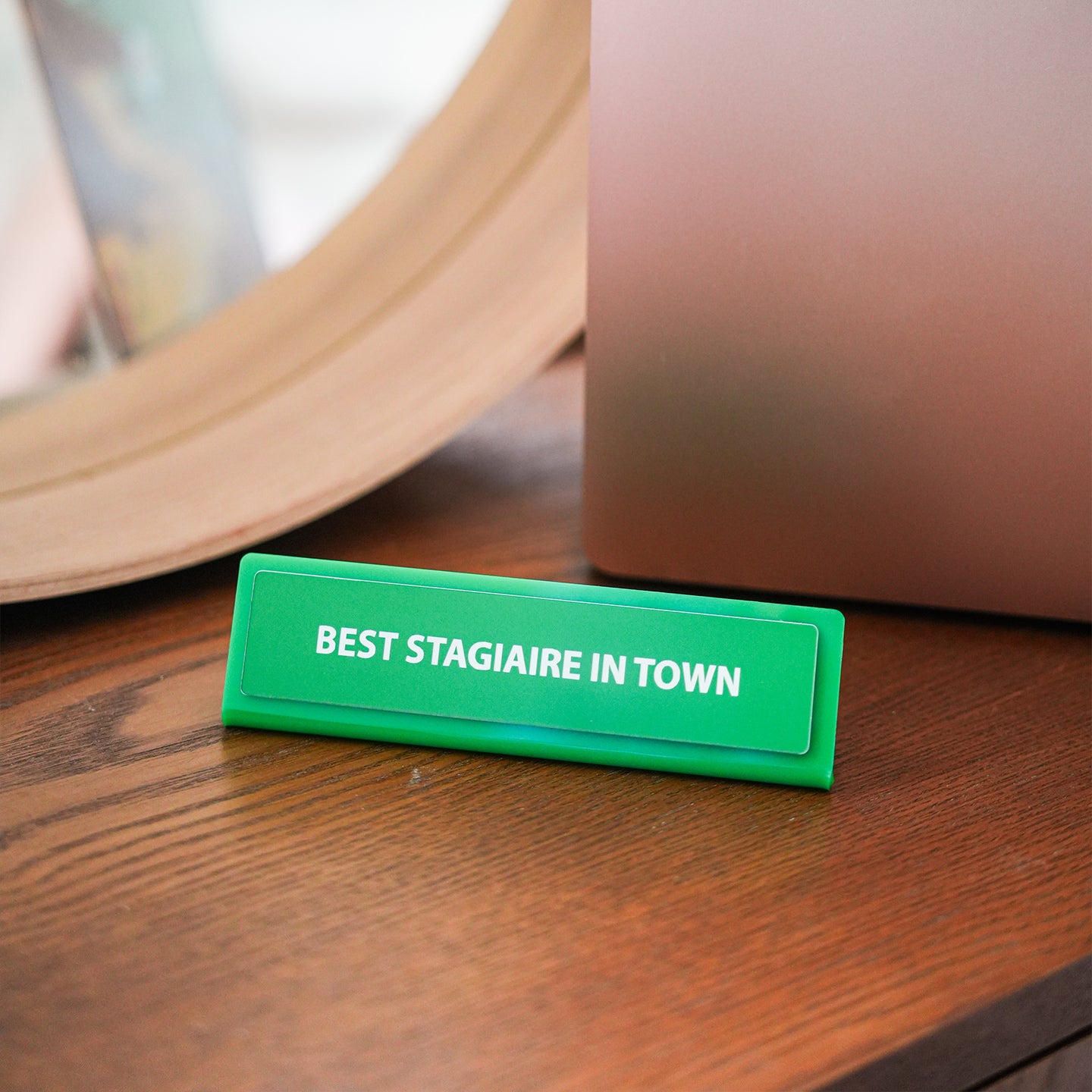 Plaque de bureau humoristique avec message 'Best stagiaire'