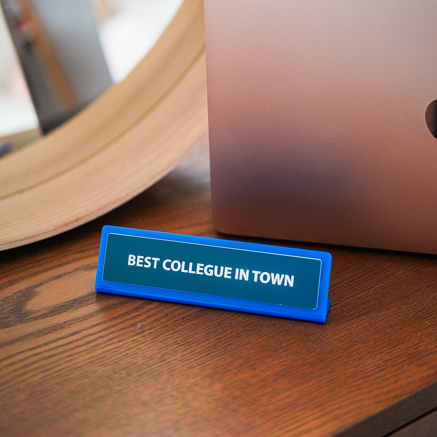 Plaque de bureau humoristique avec message pour collègue