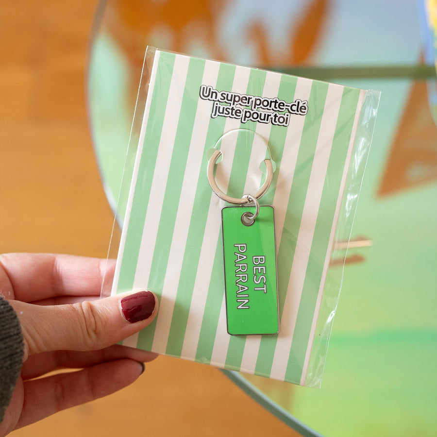Porte-clé Best Parrain avec un design humoristique et coloré.