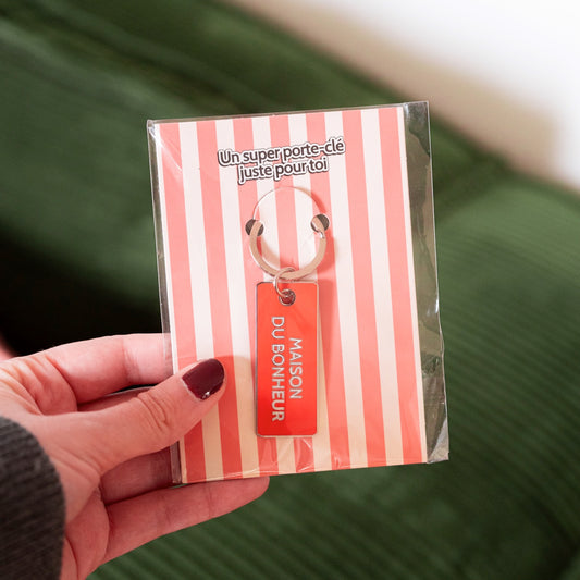 Porte-clé en forme de maison avec détails en relief