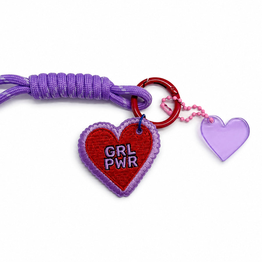 Porte-clés Girl Power avec un design coloré et dynamique