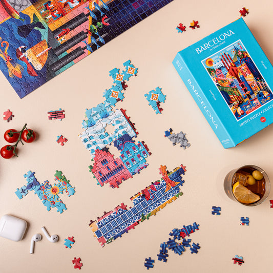 Puzzle de Barcelone avec motifs architecturaux colorés.