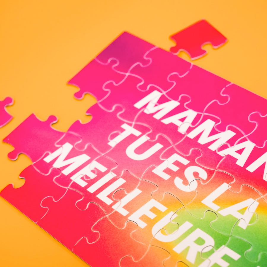 Puzzle coloré avec inscription affectueuse pour maman.