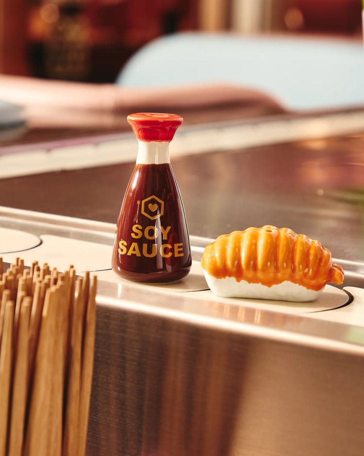 Salière et poivrière en céramique avec motif sauce soja