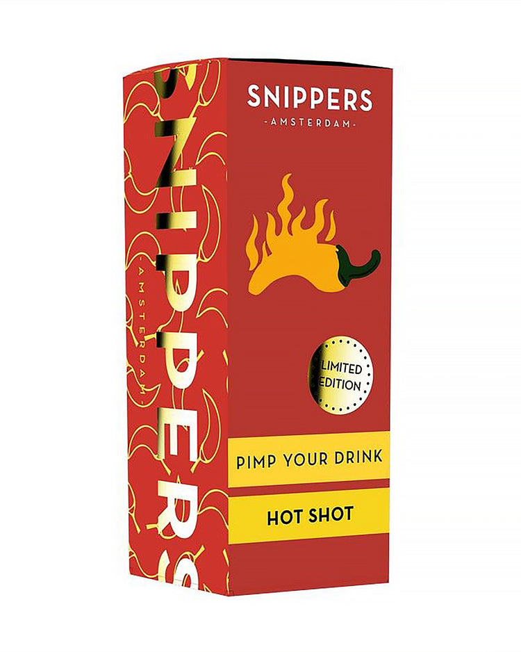 Bouteille de boisson épicée avec étiquette colorée