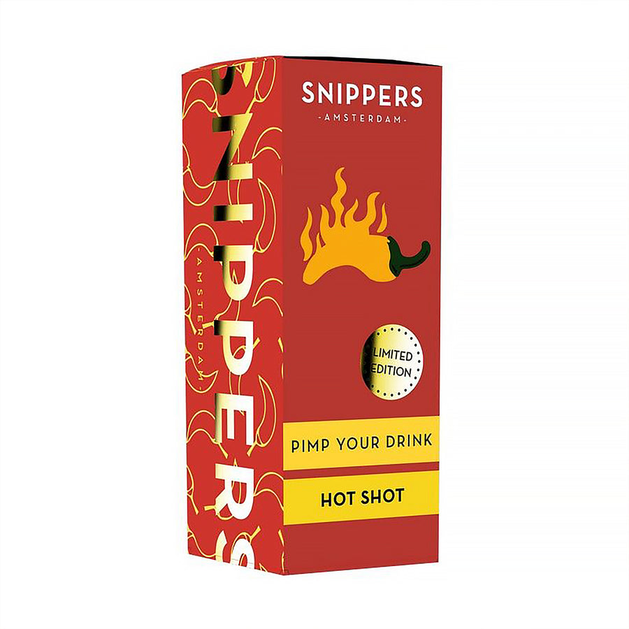 Bouteille de boisson épicée avec étiquette colorée