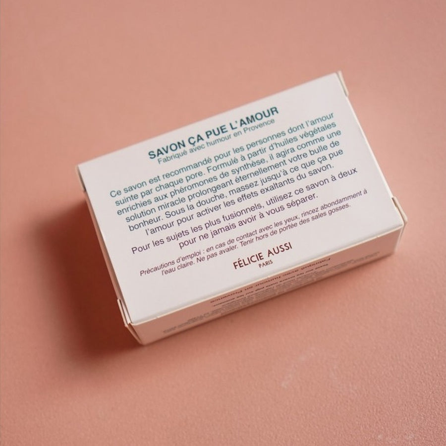 Savon artisanal en forme de cœur avec étiquette humoristique