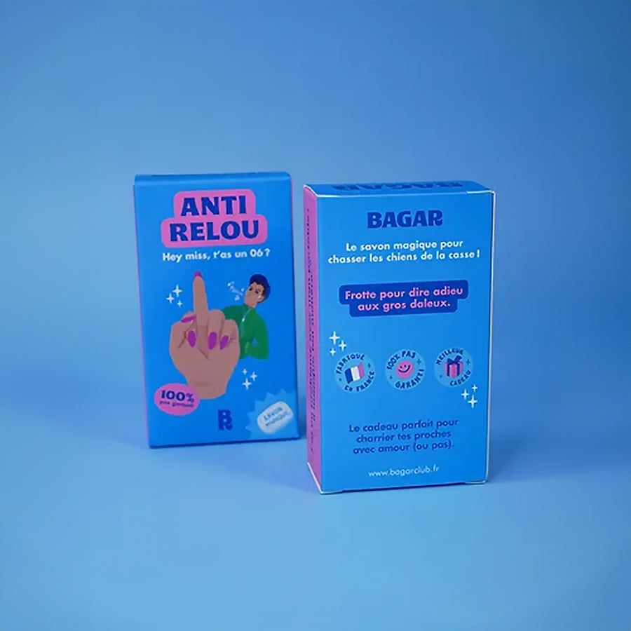 Savon anti-relou avec un design humoristique et texture lisse.