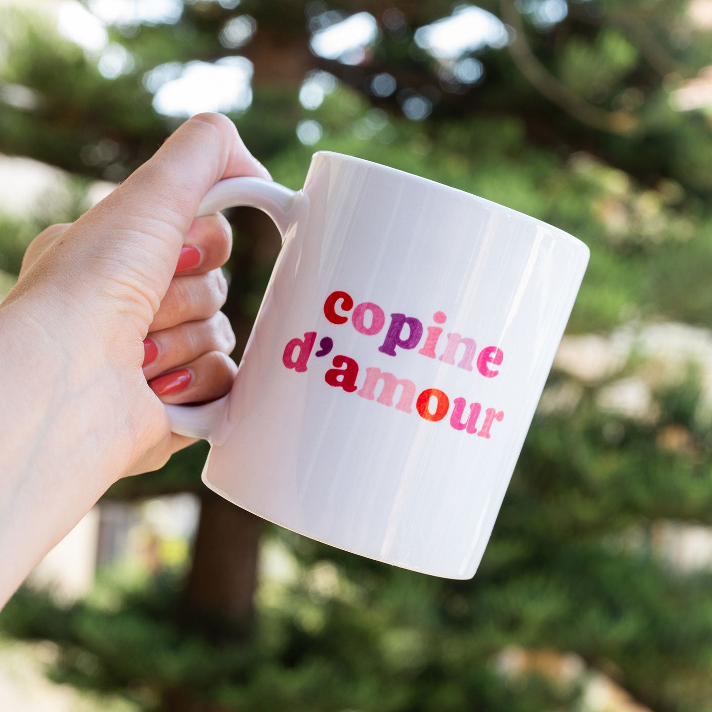 Mug 'Copine d'amour' avec motif cœur sur fond blanc