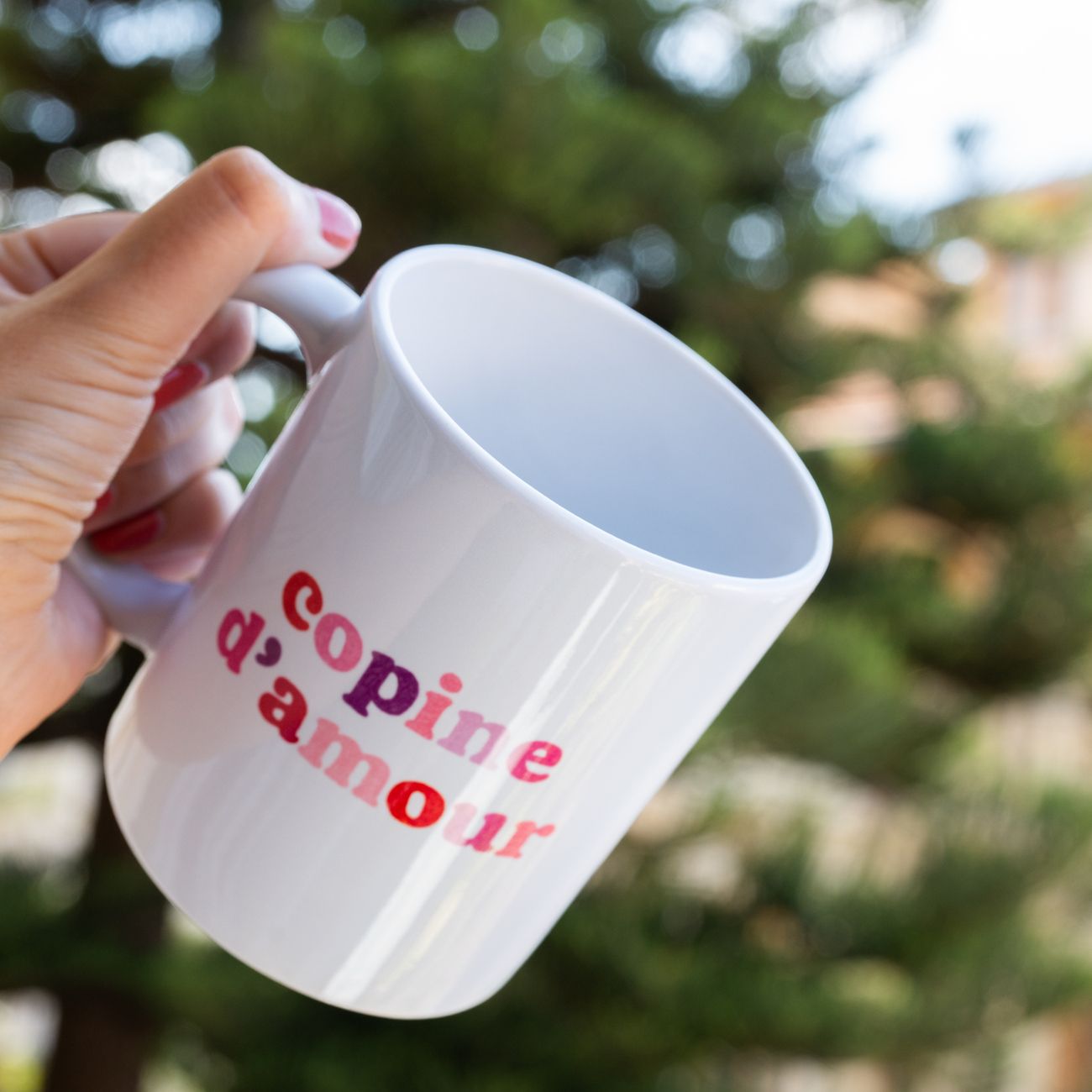Mug 'Copine d'amour' avec motif cœur sur fond blanc