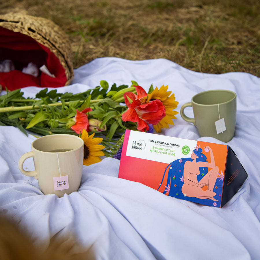 Coffret de 12 dosettes de thé CBD avec motifs floraux