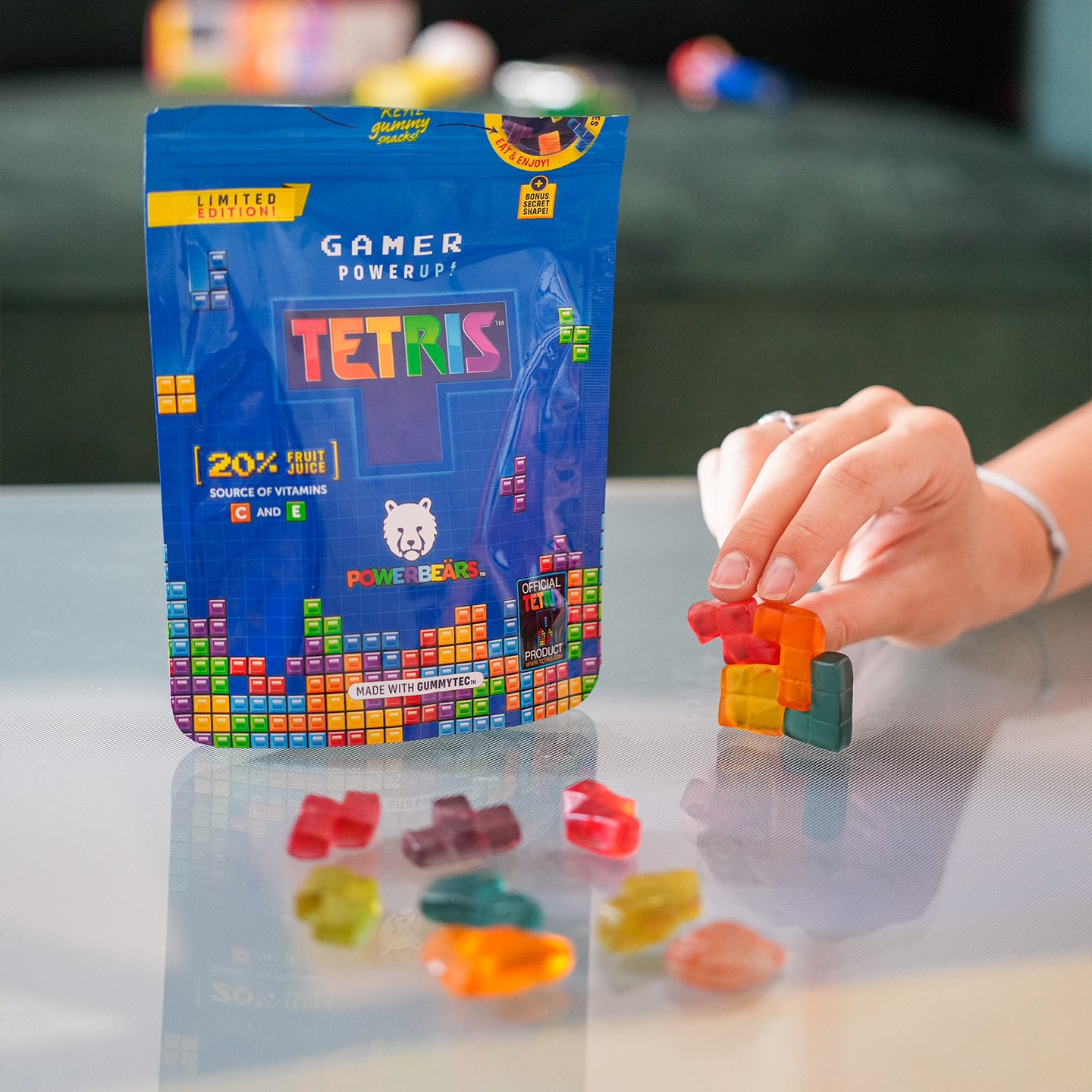 Bonbons originaux Tetris colorés dans un emballage ludique