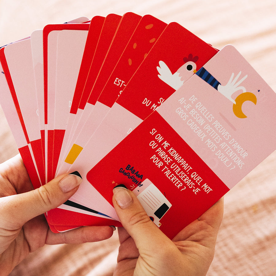 Jeu de toi à moi Spécial Couples - Jeu complice pour partager des moments avec son amour. Image d'un jeu de cartes romantique.