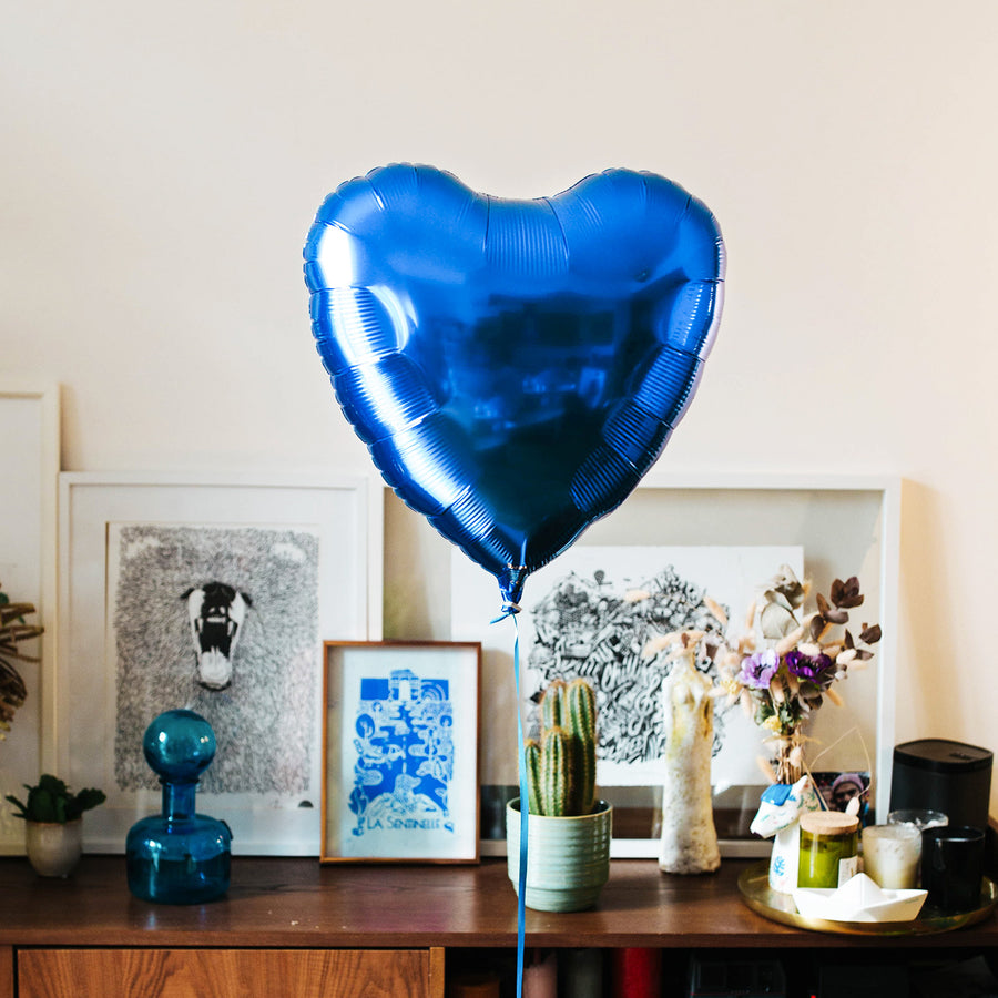 Ballon Coeur Bleu Saphir sur fond blanc