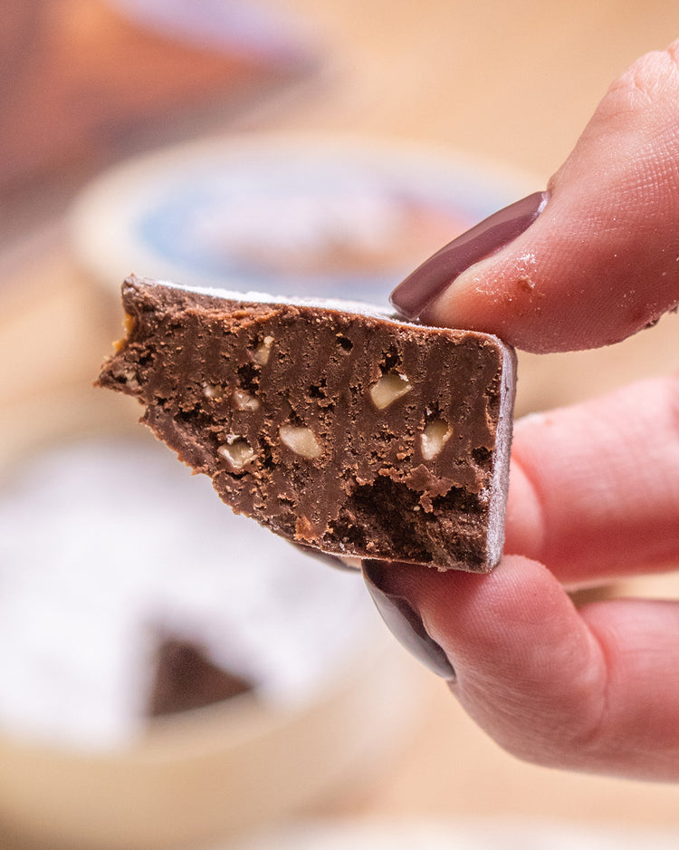 Camembert en chocolat au lait praliné, trompe l'œil.