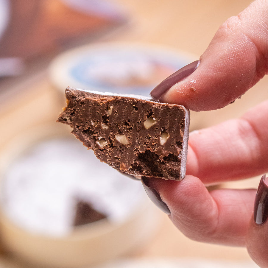 Camembert en chocolat au lait praliné, trompe l'œil.