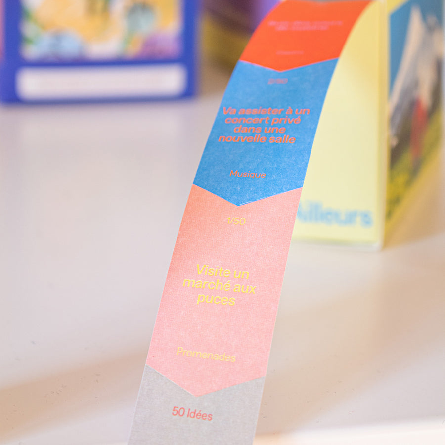 Livre 100 Activités Passionnantes avec couverture colorée et motifs variés.