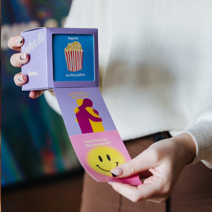 Livre '30 jours de défis Bonheur' avec couverture colorée et titre en français.