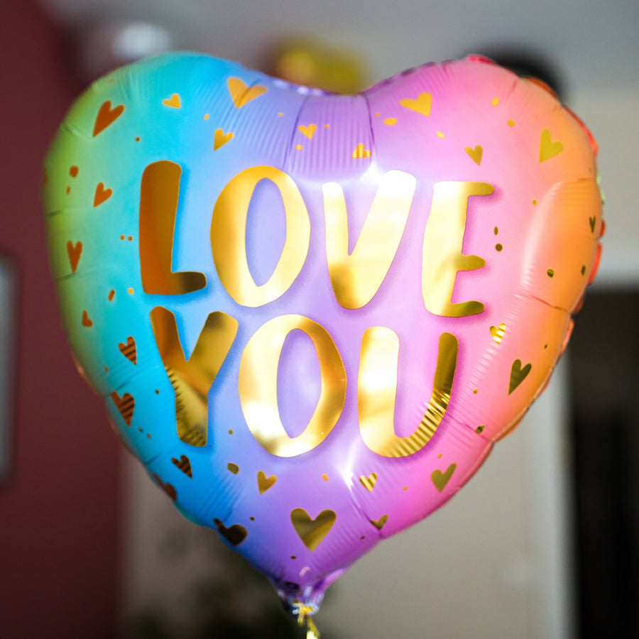 Ballon Love You Pastel sur fond blanc
