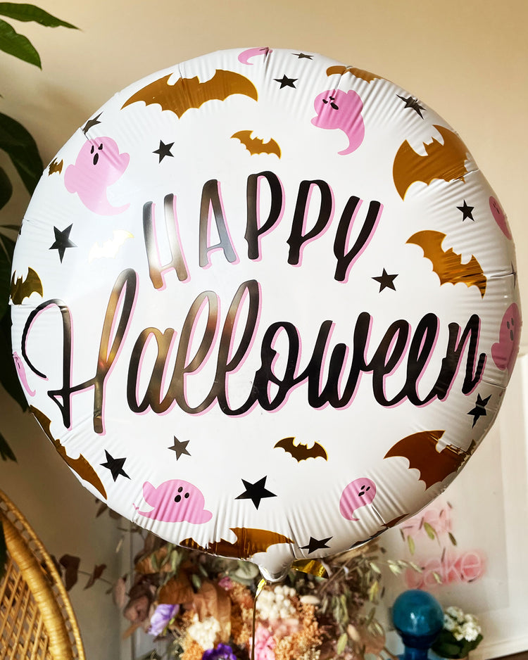 Ballon Halloween noir avec inscription 'Happy Halloween' en lettres blanches sur fond orange.