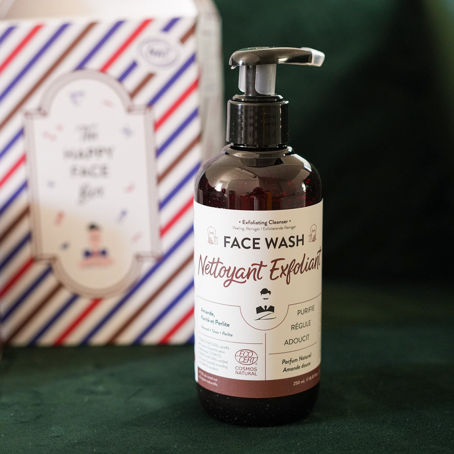 Box de soins pour homme avec savon et gel nettoyant visible