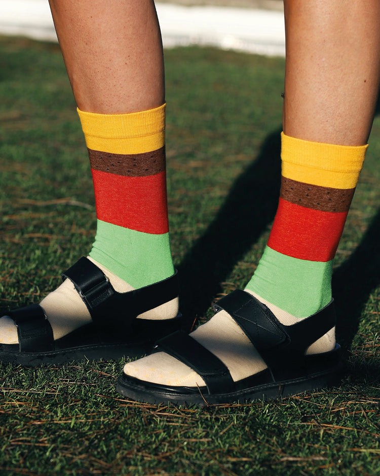 Chaussettes motif burger coloré sur fond blanc