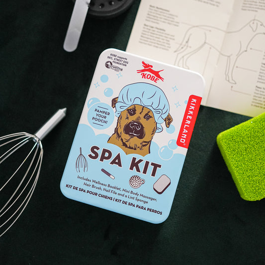 Kit de spa pour chien avec éponge douce et accessoires variés.