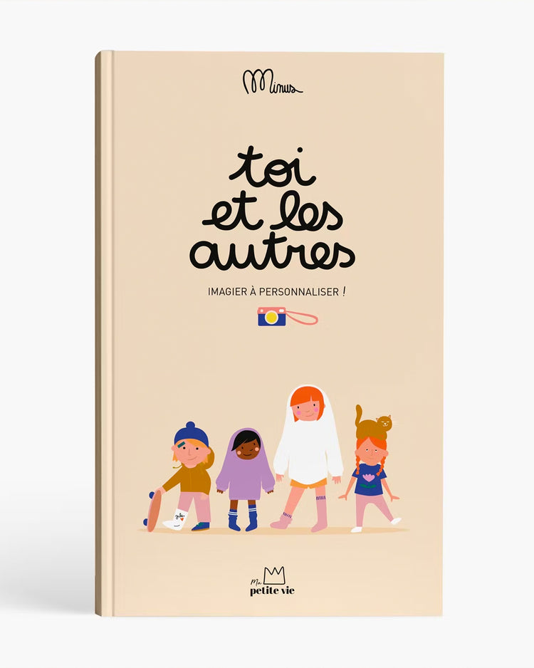 Livre pour enfants avec couverture colorée et illustrations ludiques.