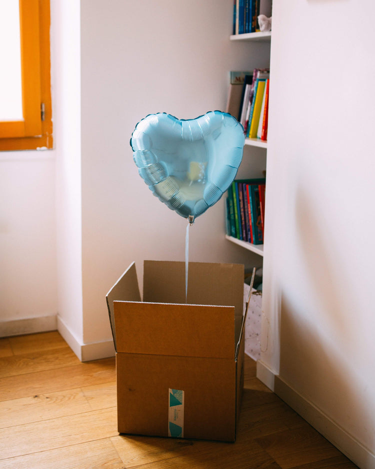 Ballon coeur bleu perle, idéal pour offrir en cadeau d'amour ou d'amitié.