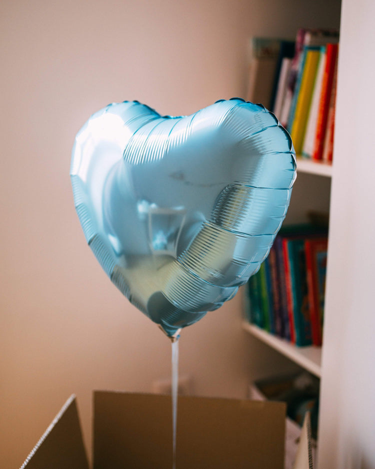 Ballon coeur bleu perle pour une décoration romantique.