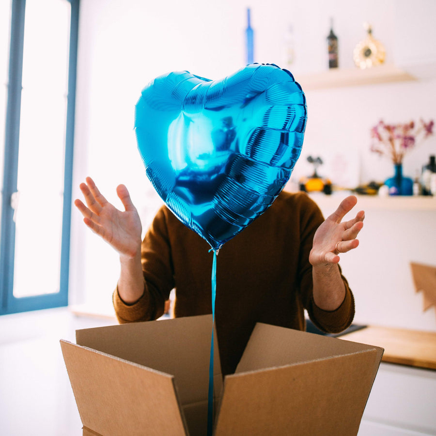 Ballon coeur bleu saphir, idéal pour offrir en cadeau d'amour ou d'amitié.