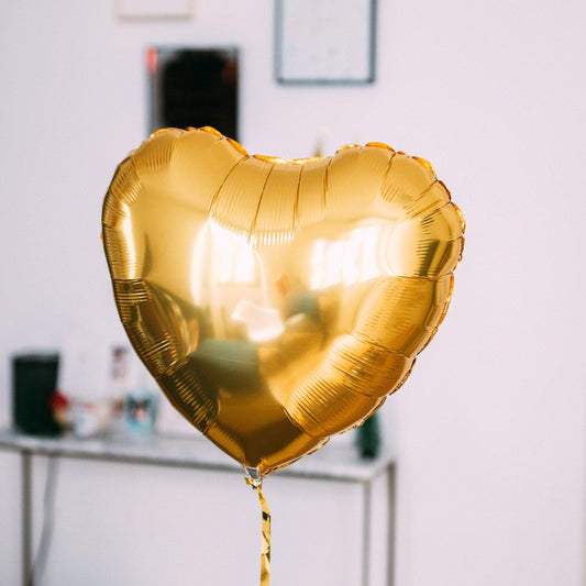 Ballon coeur doré pour une décoration festive