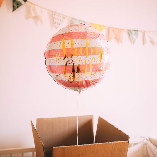Ballon Baby Girl rose avec inscription, idéal pour une fête de naissance ou baby shower.