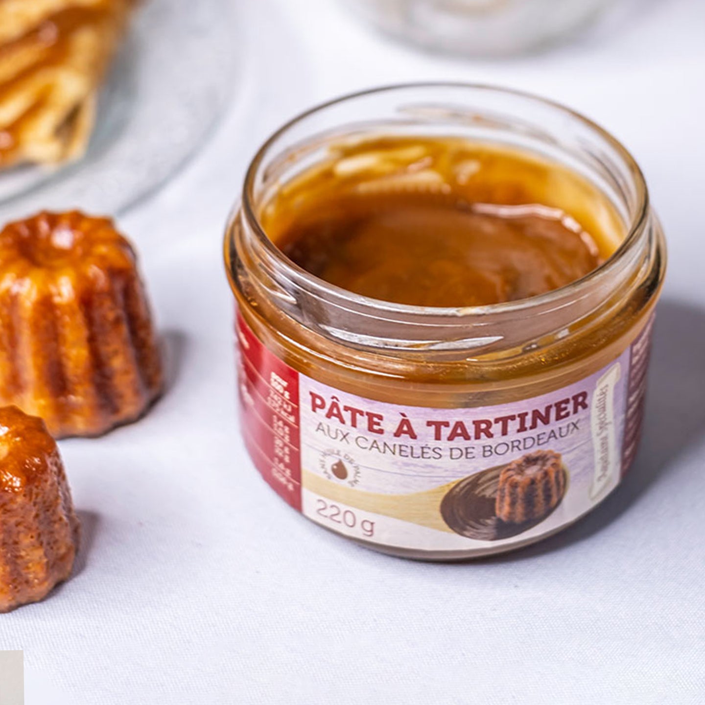 Pâte à tartiner aux canelés, texture crémeuse et onctueuse.