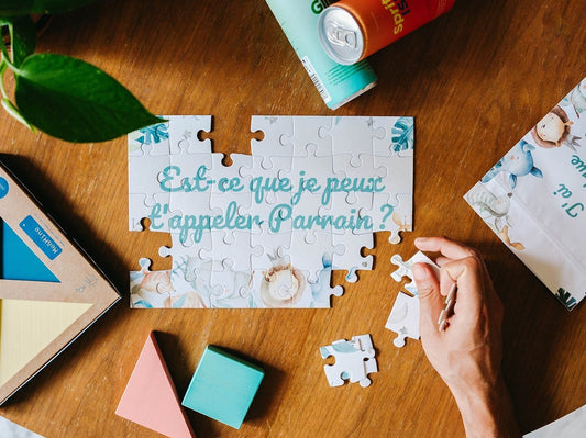 Puzzle personnalisé avec des pièces colorées et un design unique.