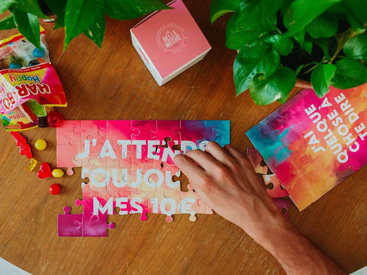 Puzzle personnalisé avec design coloré et pièces uniques.