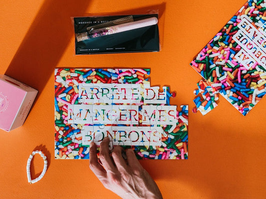 Puzzle personnalisé avec motif arc-en-ciel coloré.