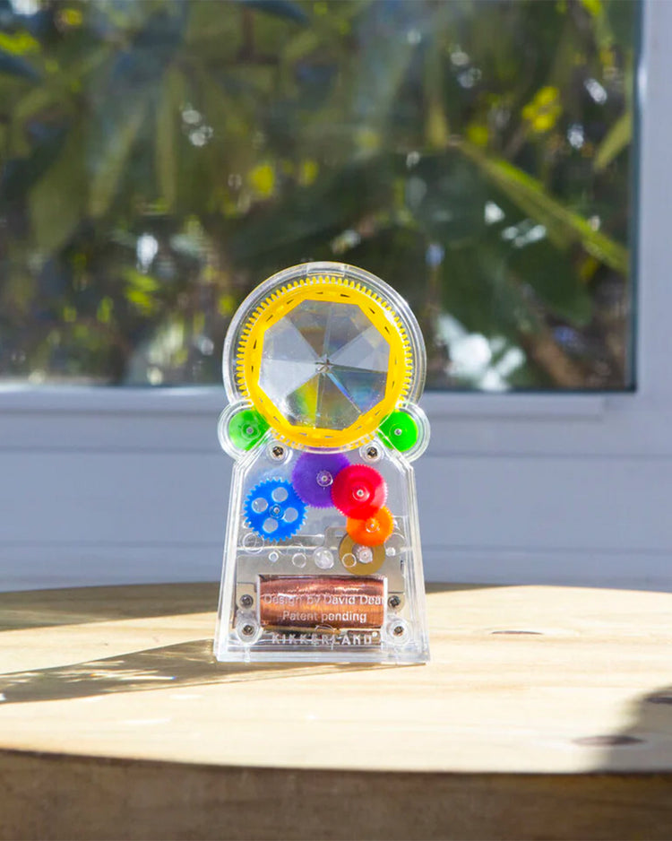 Réflecteur de lumière avec panneau solaire en gros plan