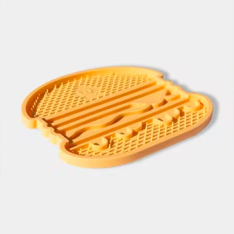 Tapis de léchage en forme de burger avec texture en relief.